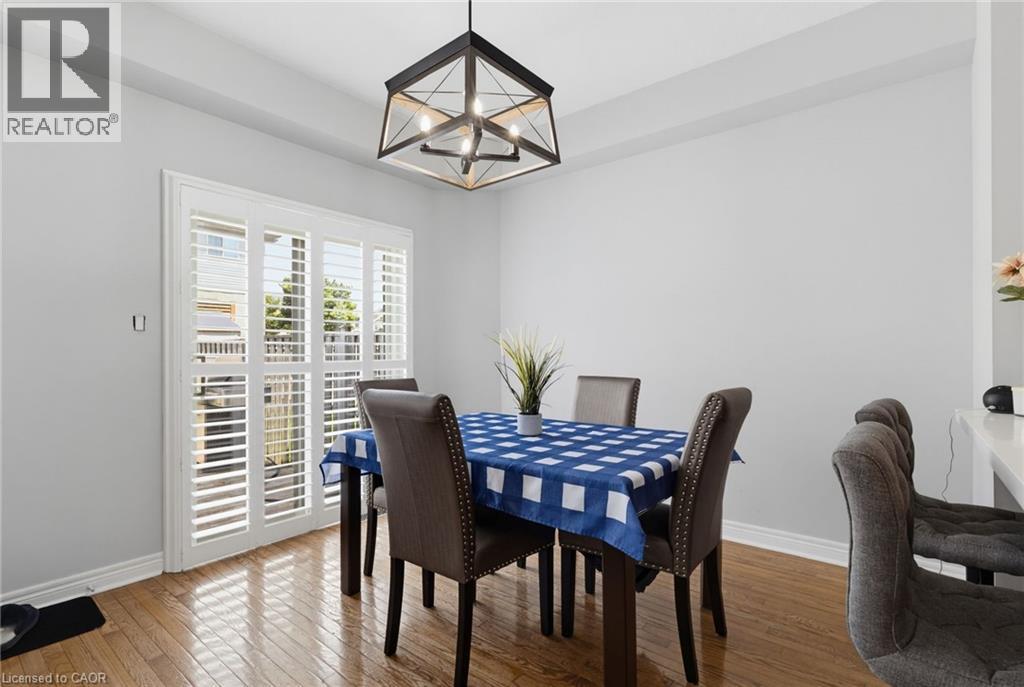 2092 ENGLISH Crescent - 12