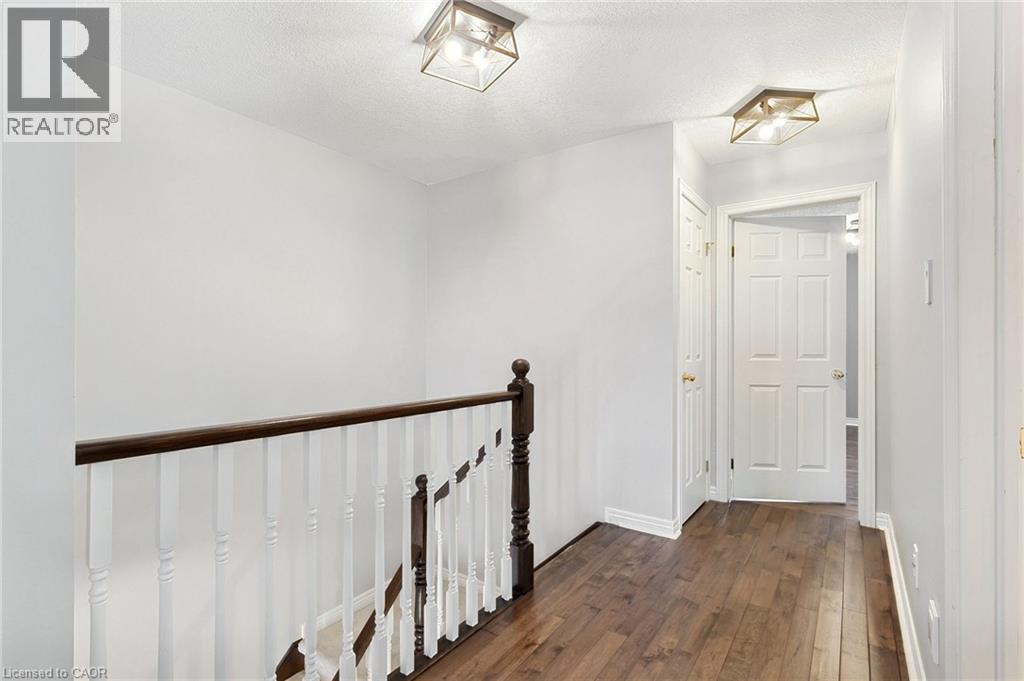 2092 ENGLISH Crescent - 13