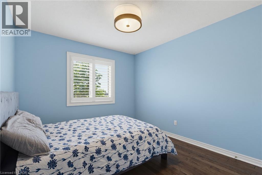 2092 ENGLISH Crescent - 16