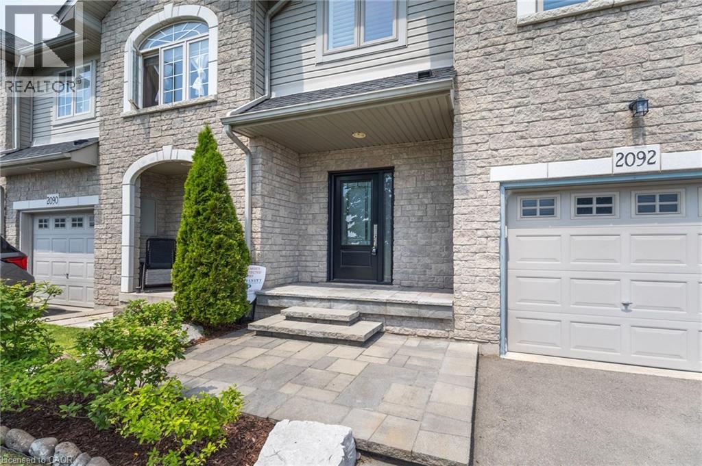 2092 ENGLISH Crescent - 2
