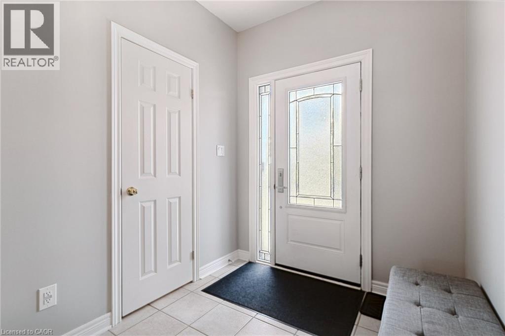 2092 ENGLISH Crescent - 3