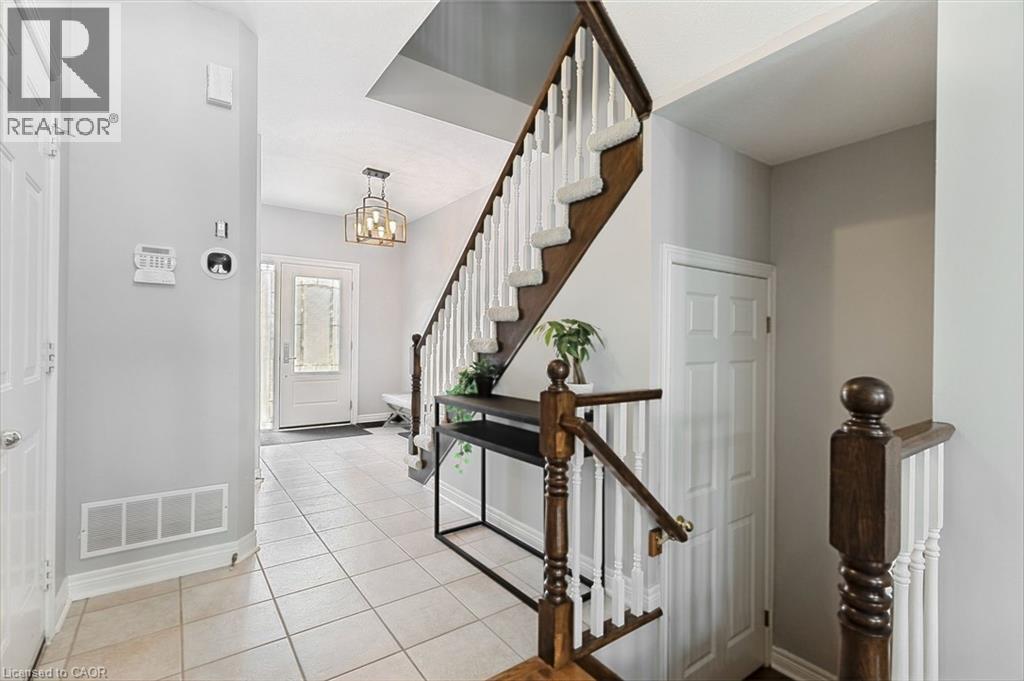 2092 ENGLISH Crescent - 4