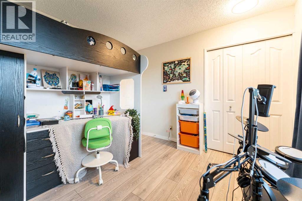 332 Deer Run Crescent SE - 24
