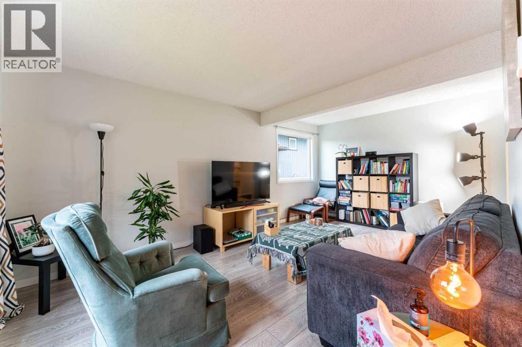 332 Deer Run Crescent SE - 4
