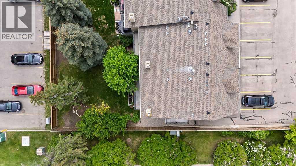 #12 2204 Paliswood Road SW - 33