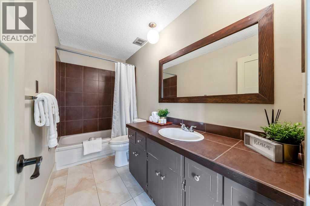 #12 2204 Paliswood Road SW - 26