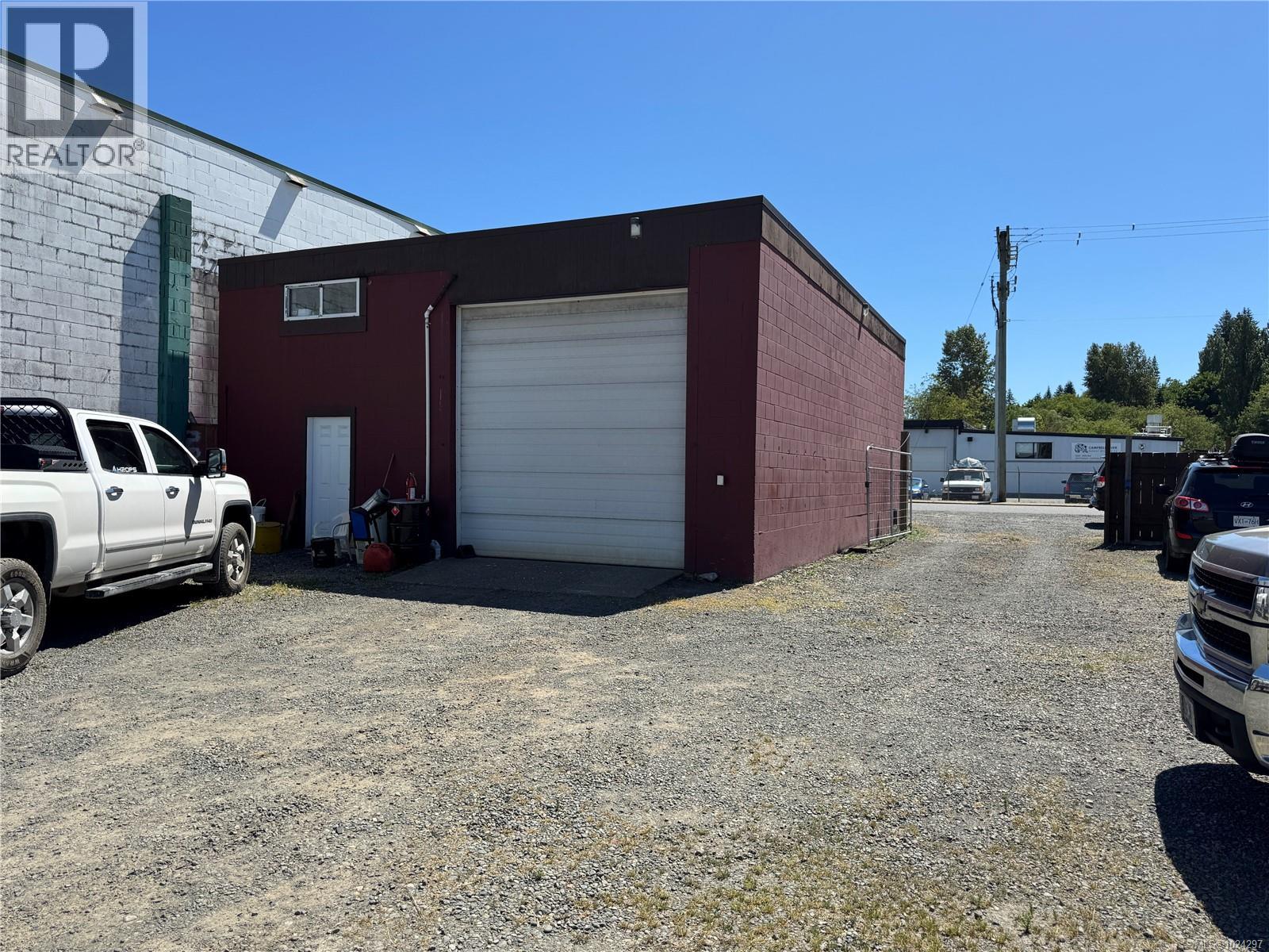 Rear entry with secure yard lane access