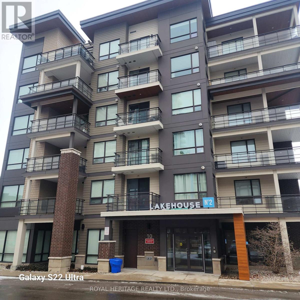 #513 10 ESPLANADE LANE - 2