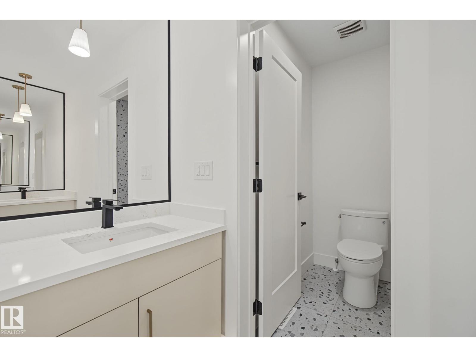 10617 60A AV NW - 38