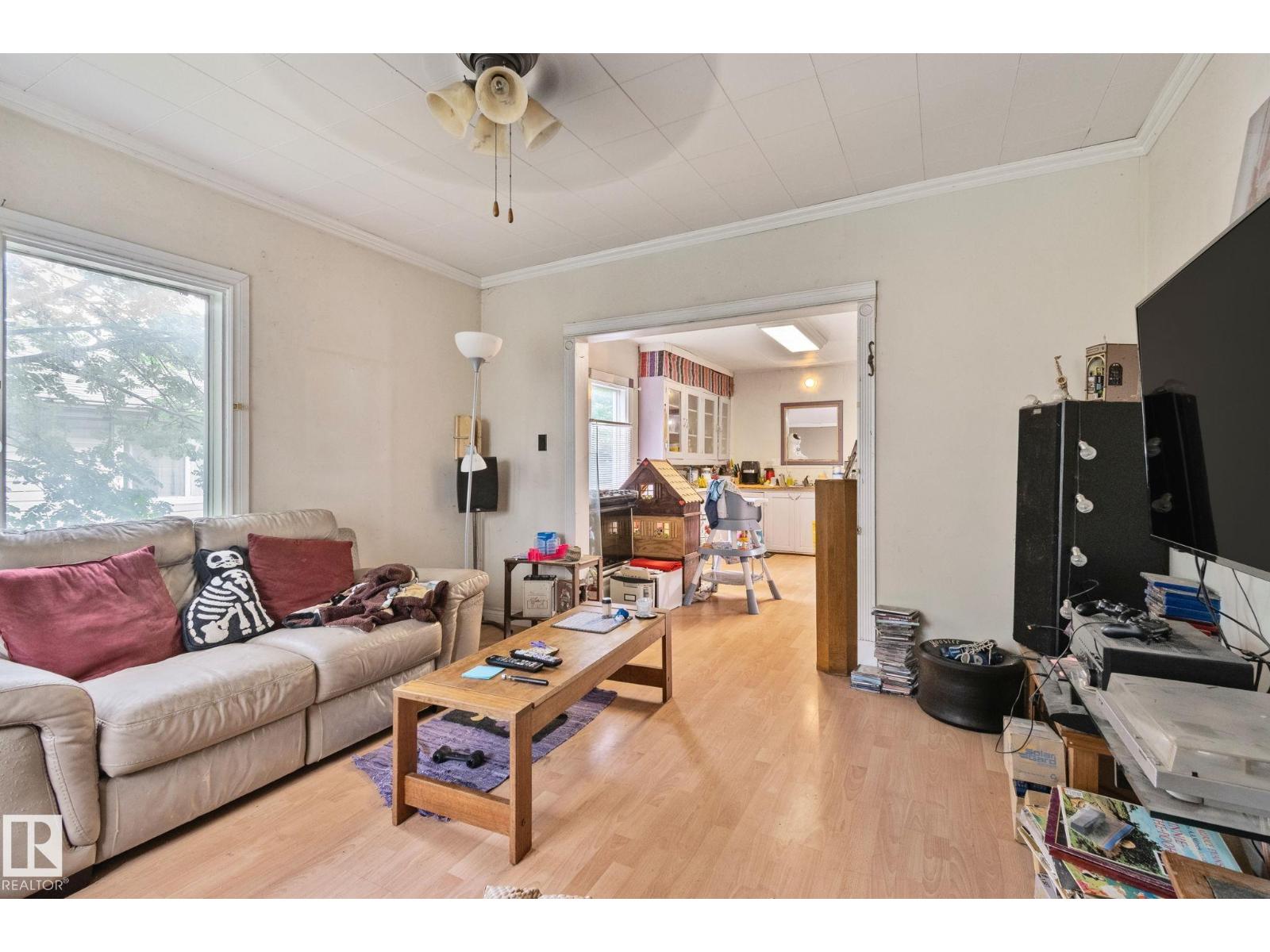 11209 38 ST NW - 11