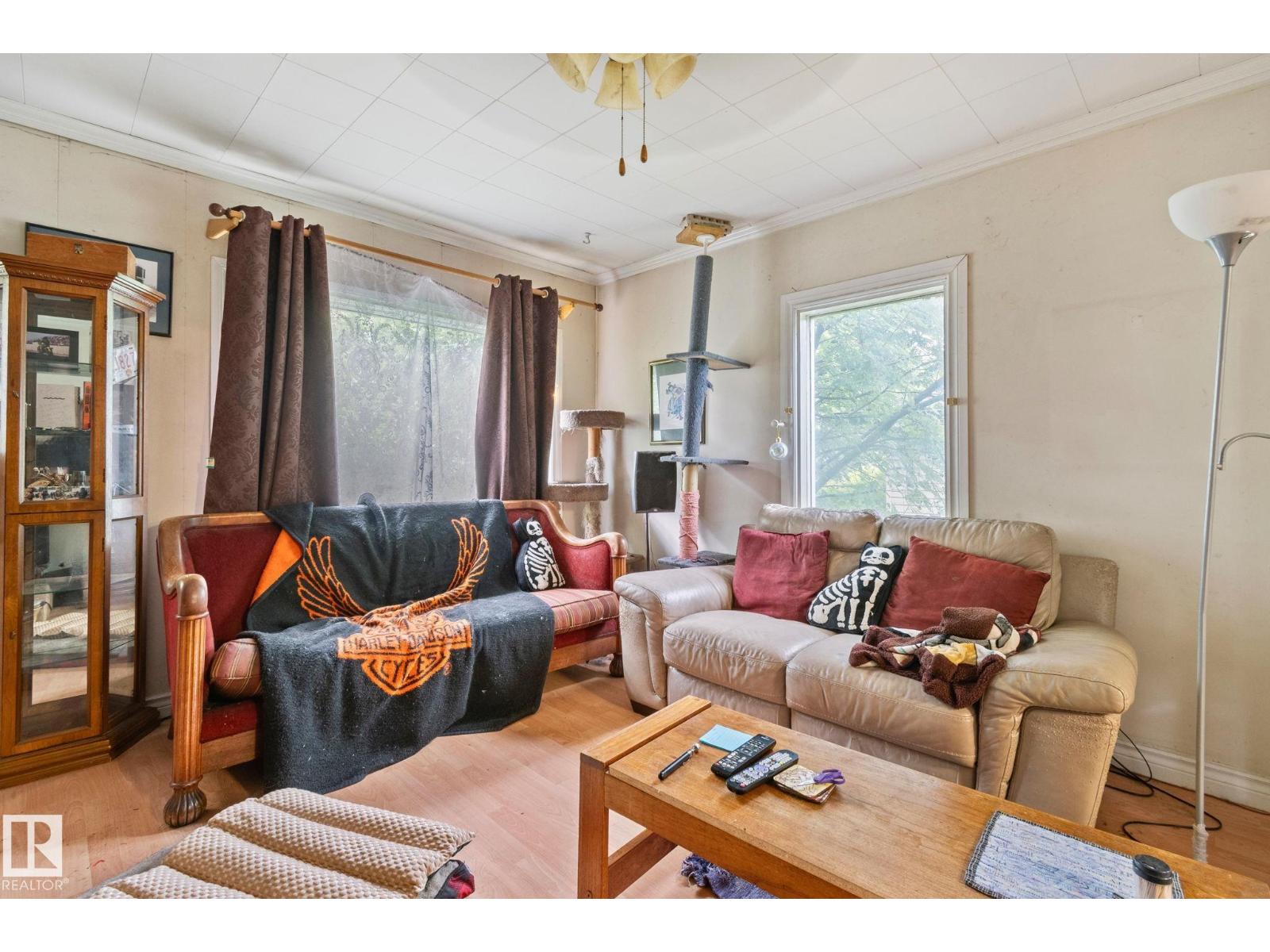 11209 38 ST NW - 12