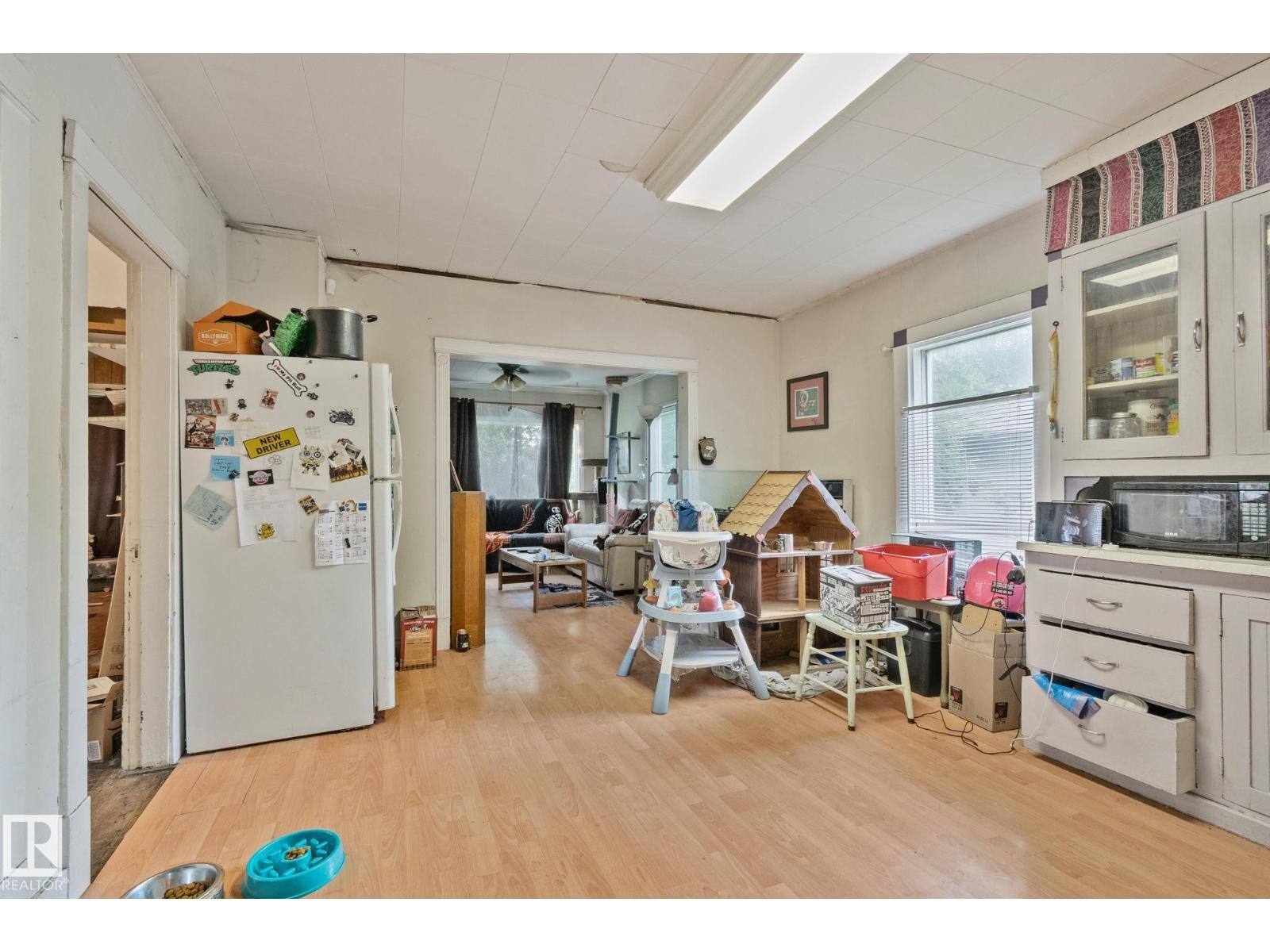 11209 38 ST NW - 14