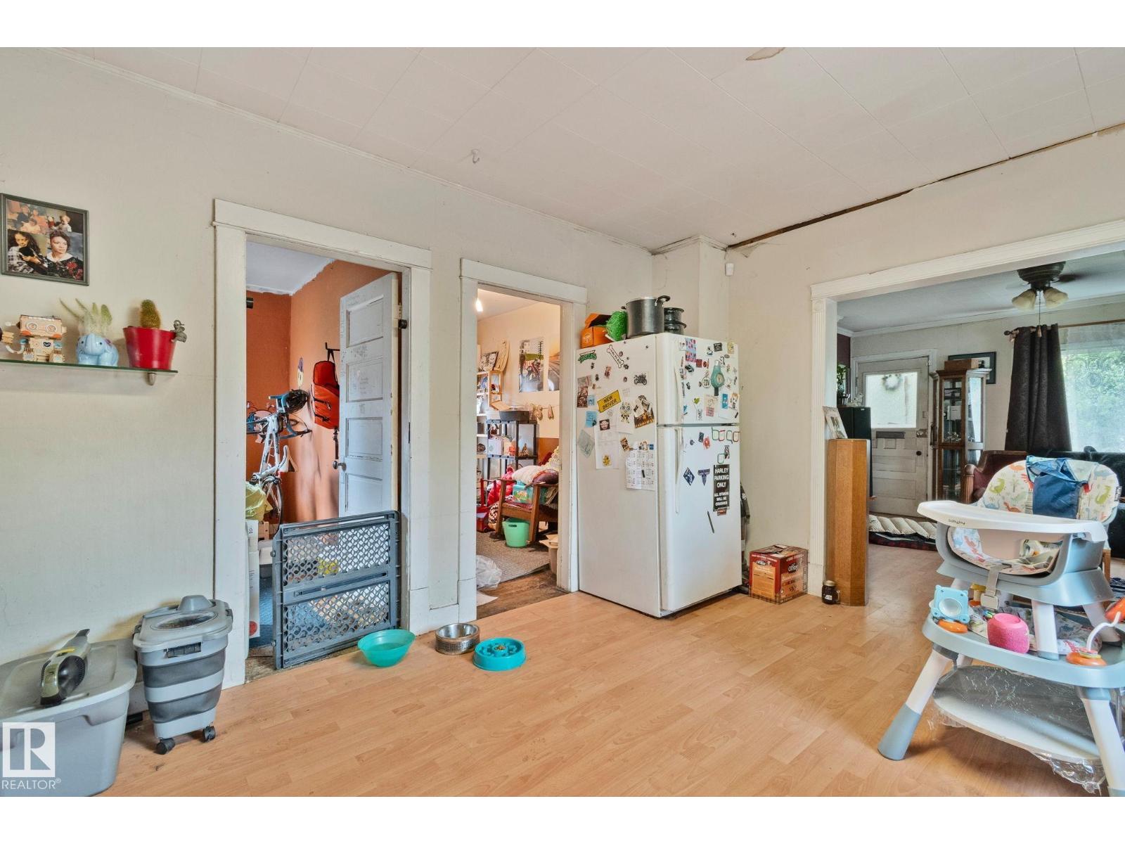 11209 38 ST NW - 21