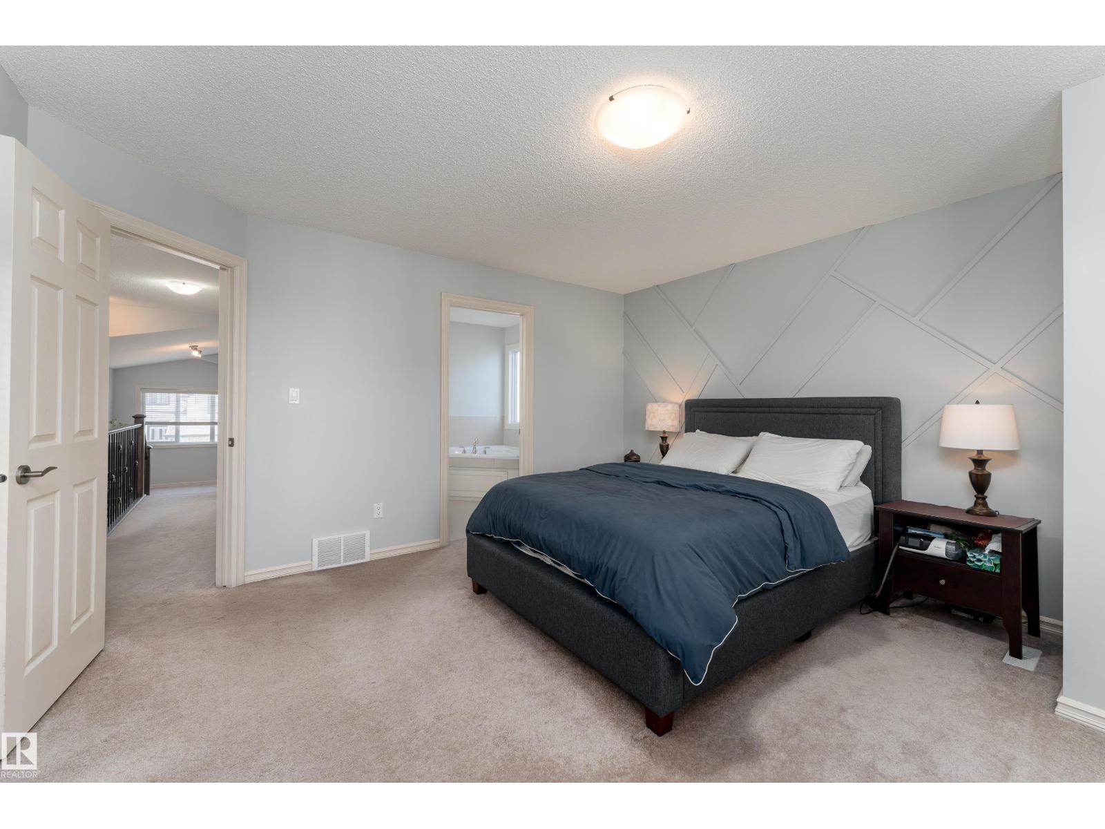6736 19 AV SW - 29