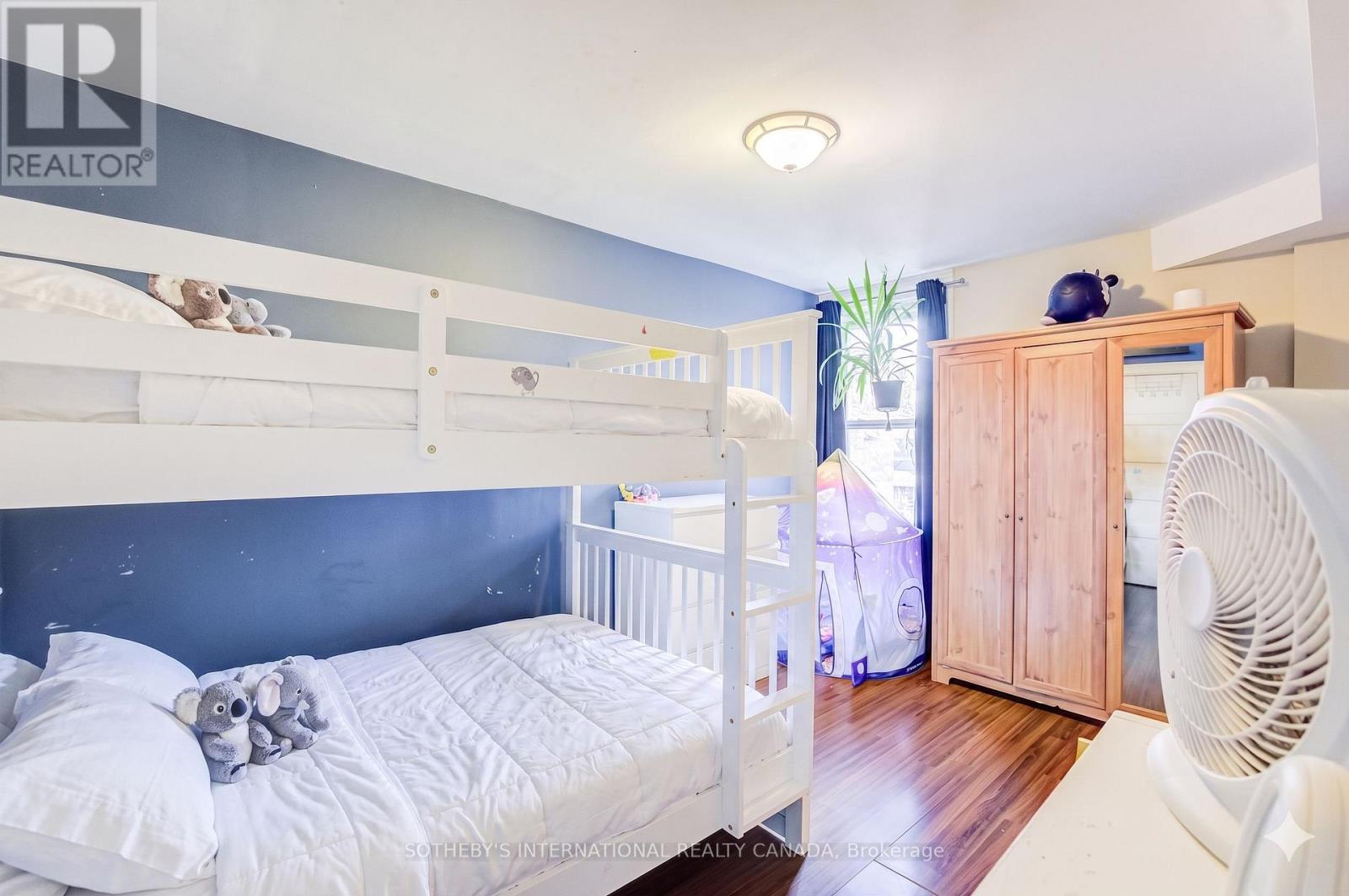 1213 COLLEGE STREET - 18