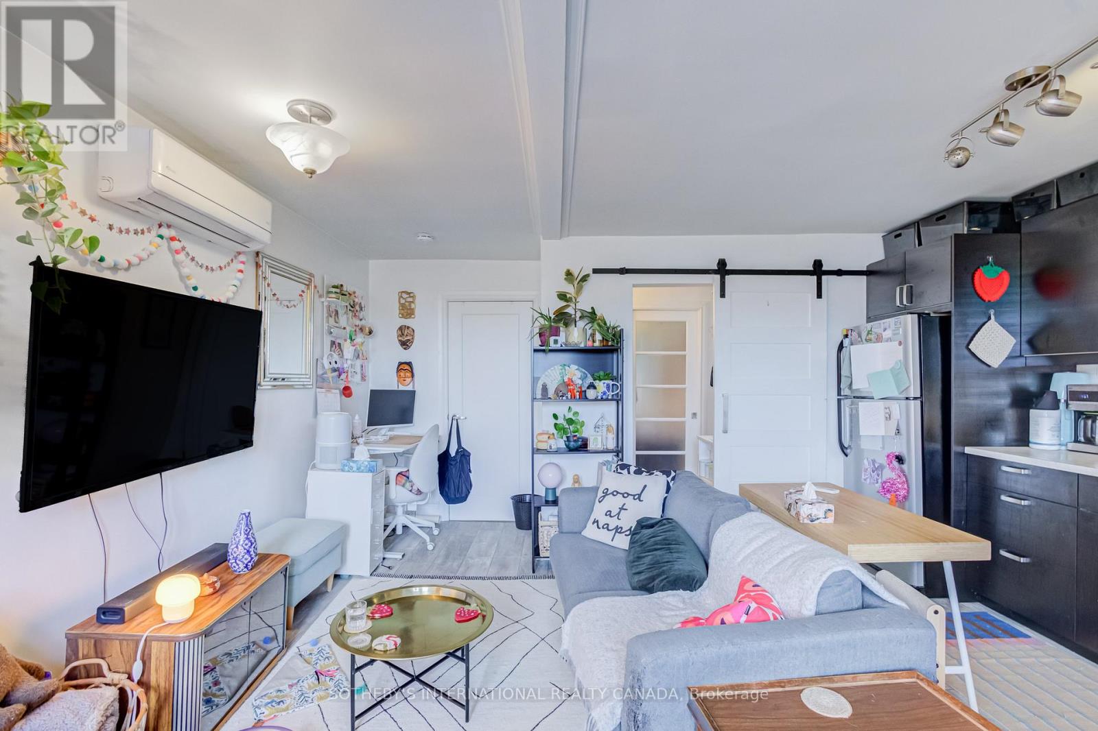 1213 COLLEGE STREET - 25
