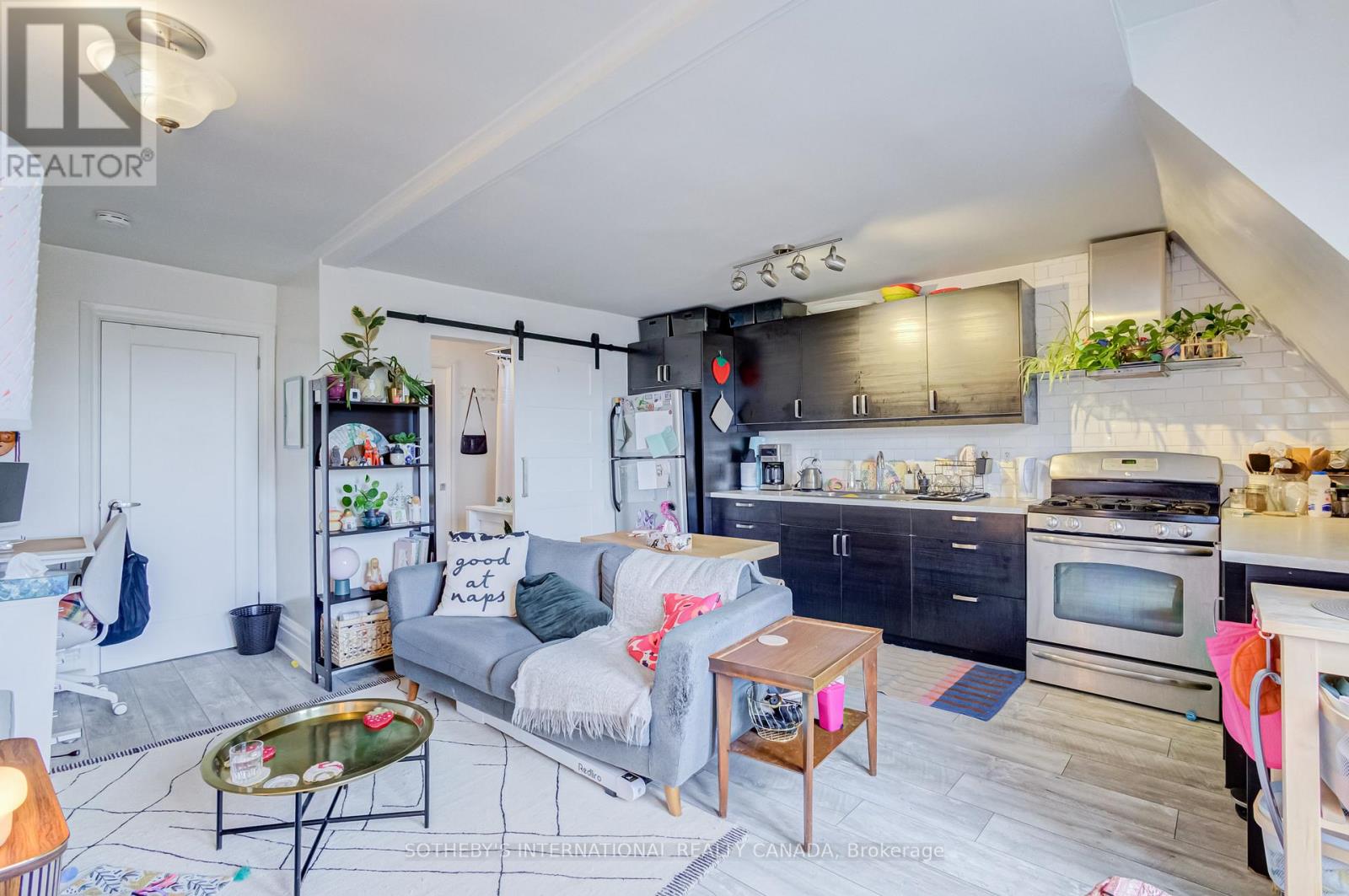 1213 COLLEGE STREET - 26