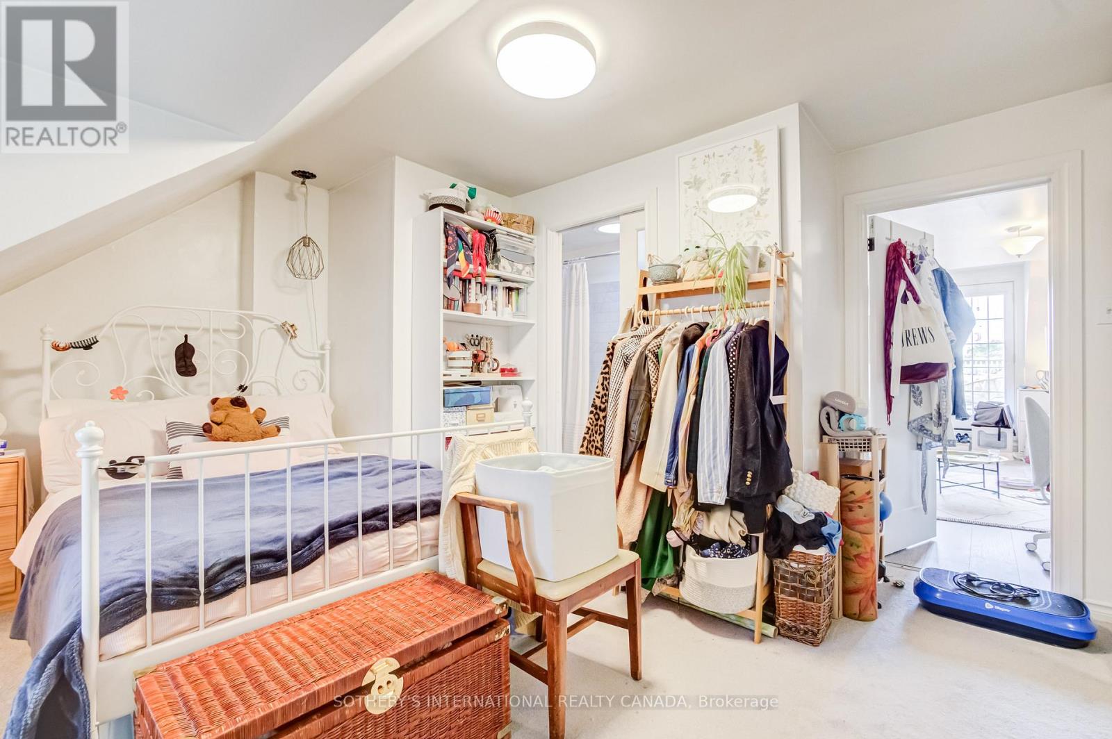 1213 COLLEGE STREET - 29