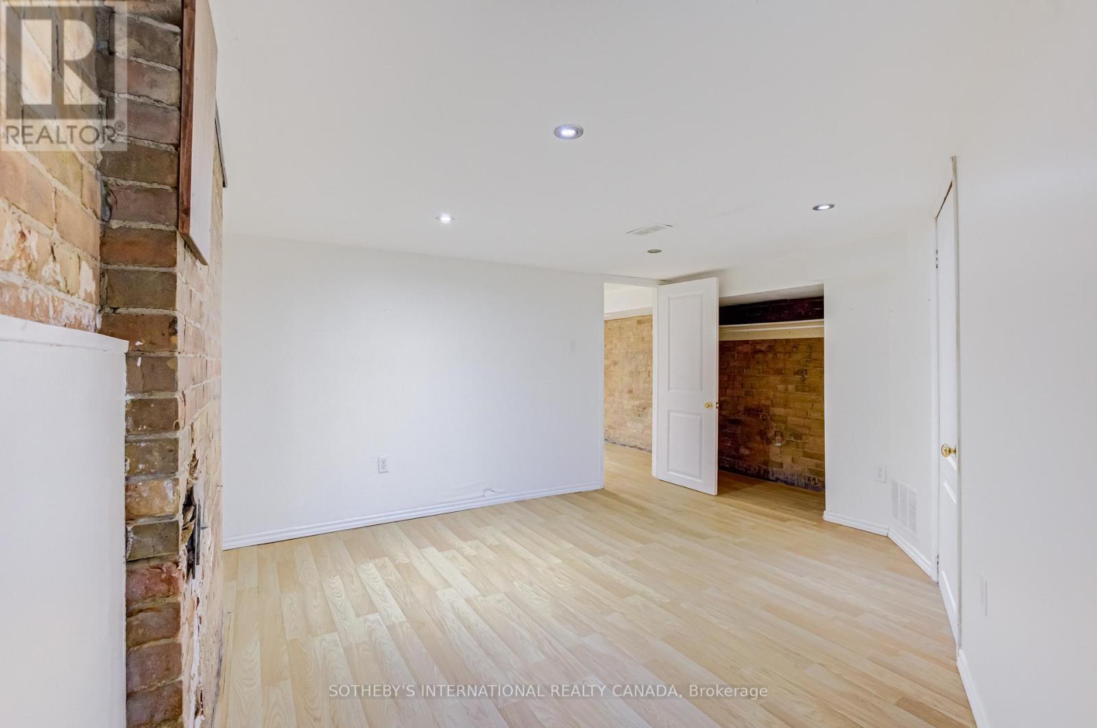 1213 COLLEGE STREET - 41