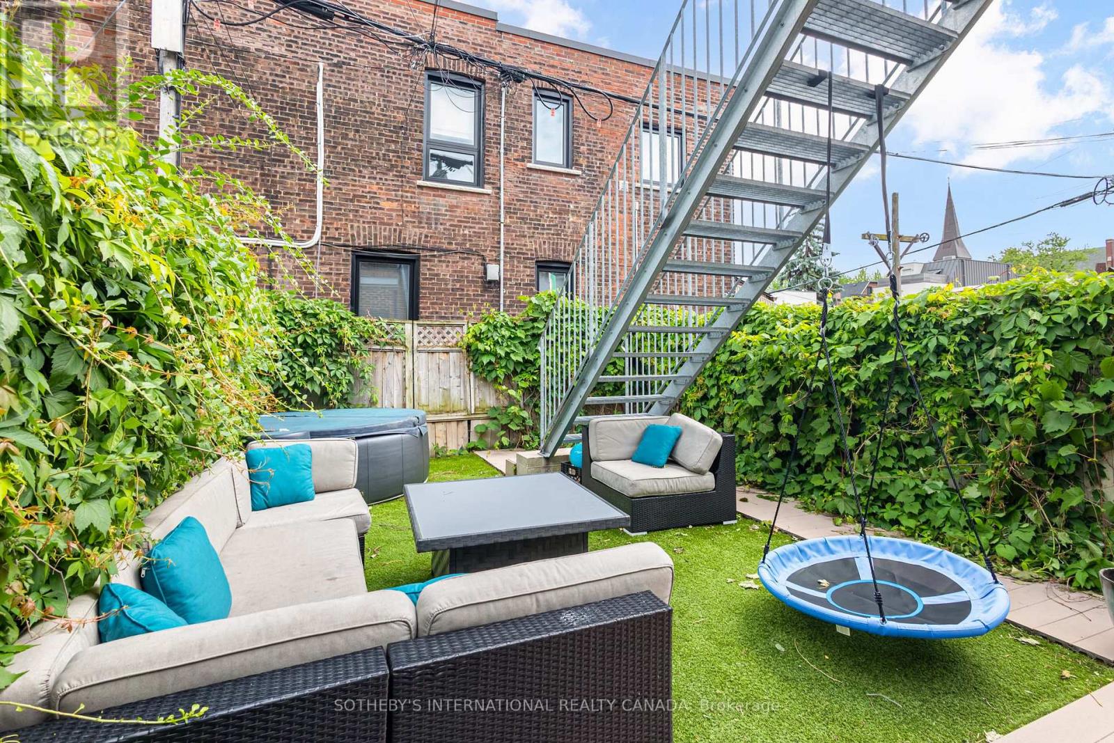 1213 COLLEGE STREET - 45