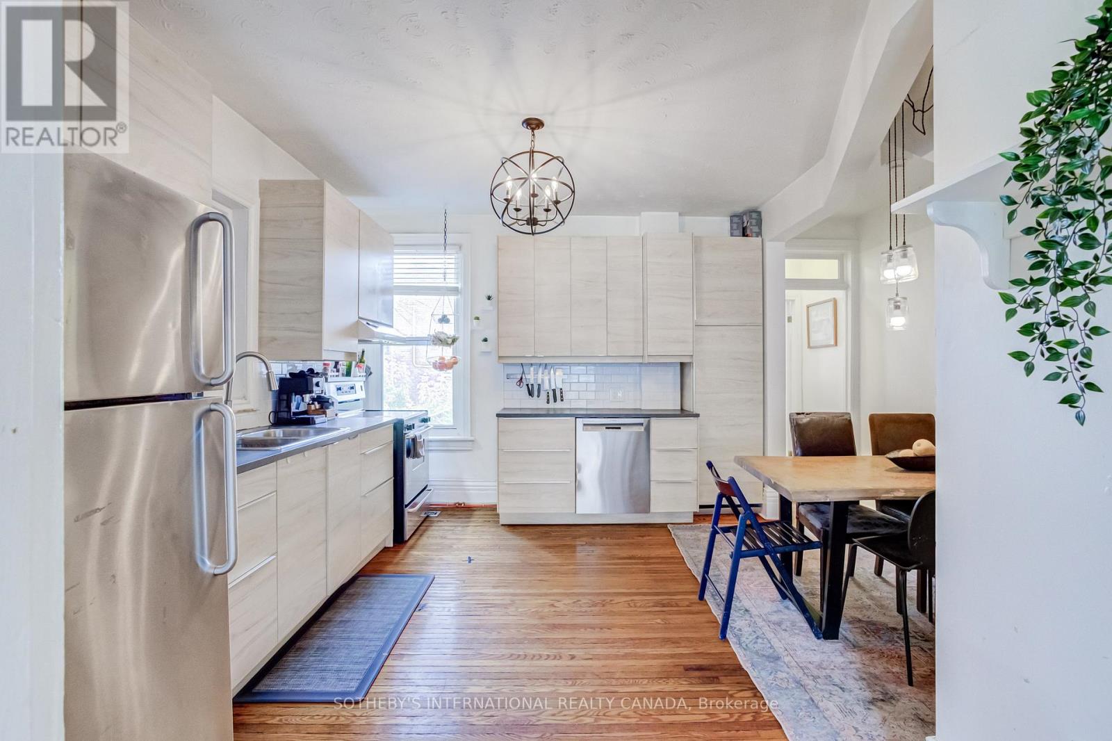 1213 COLLEGE STREET - 6