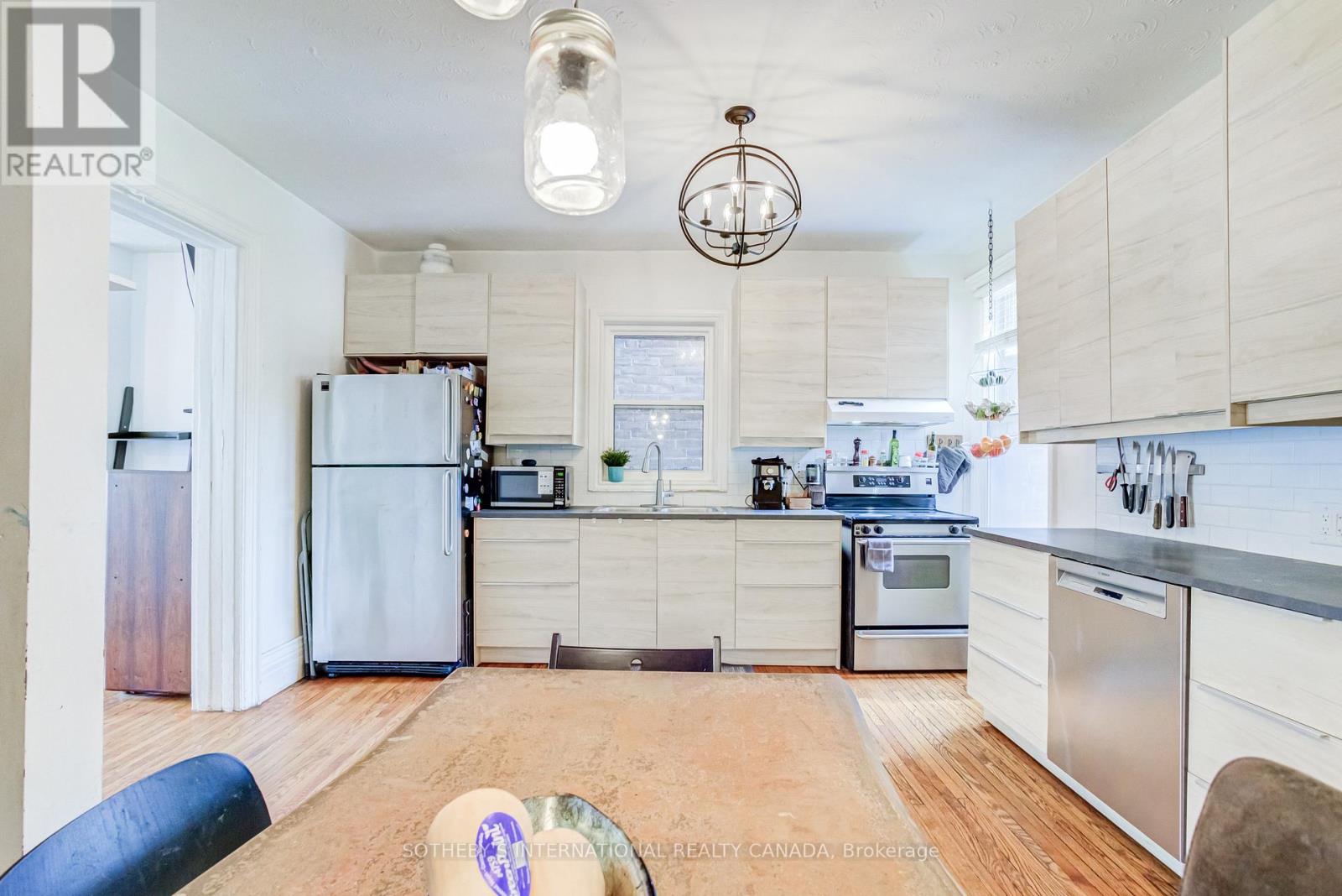 1213 COLLEGE STREET - 7