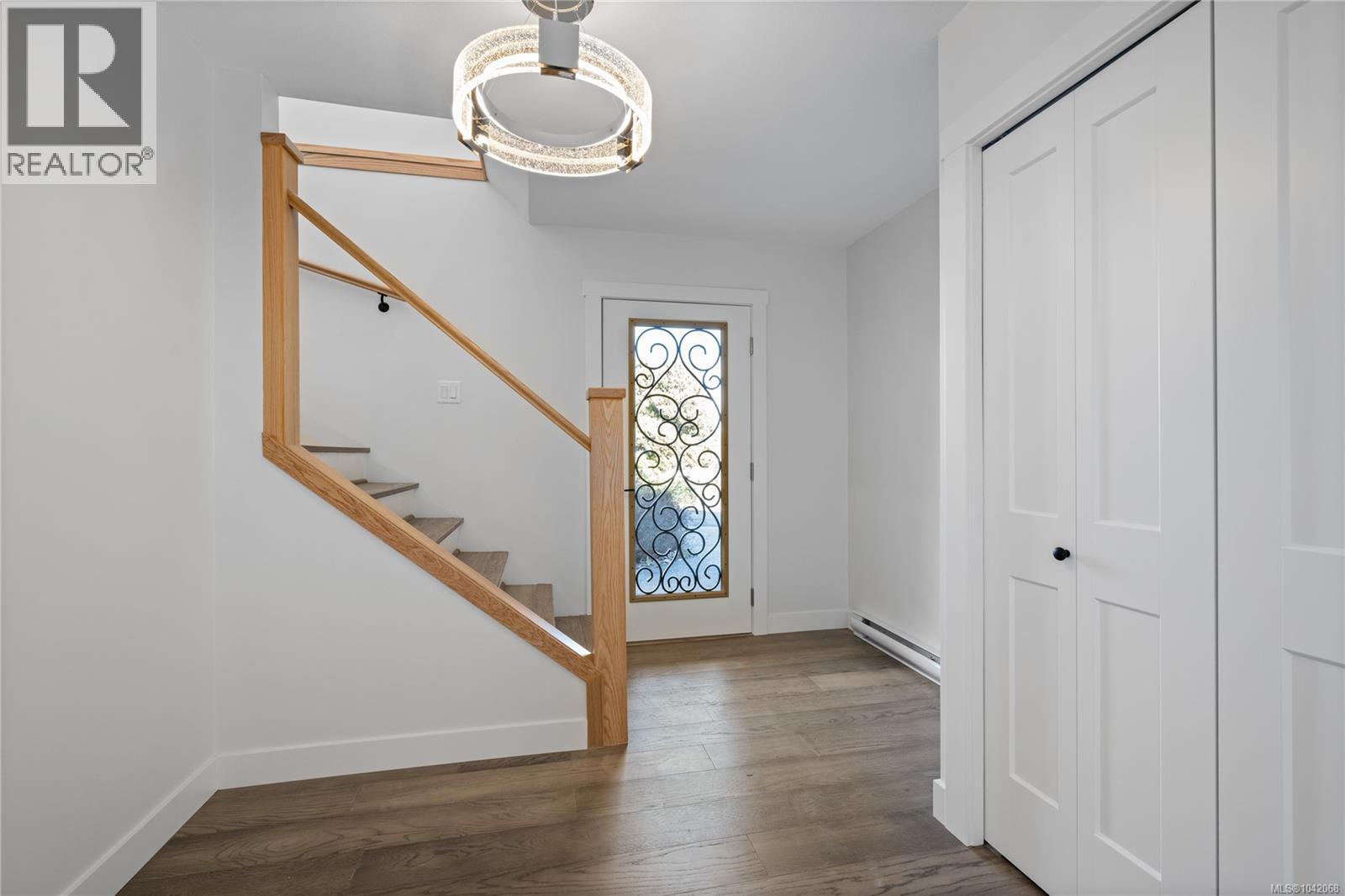 819 Athena Pl - 3