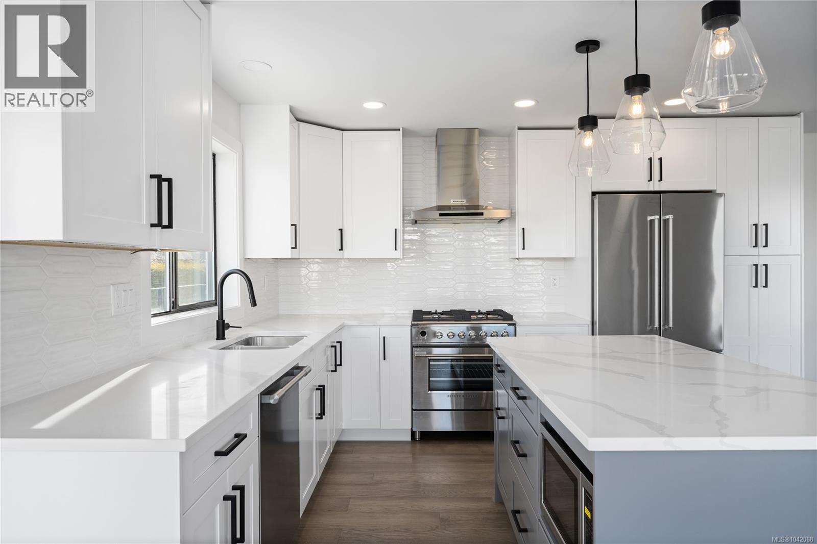 819 Athena Pl - 9