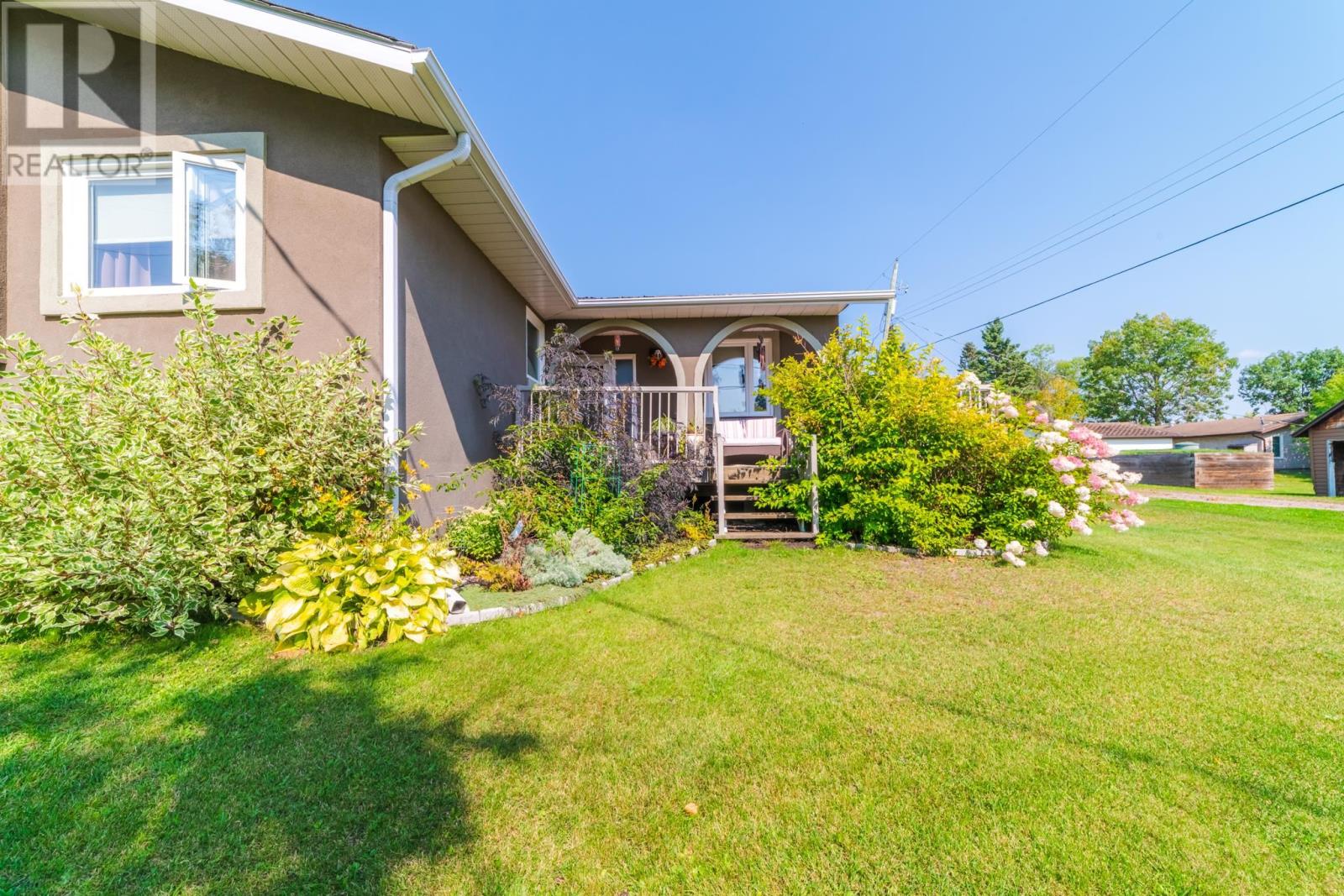 164 Winnipeg AVE - 33
