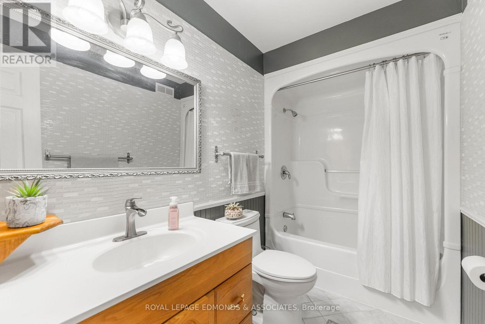 768 AIRPORT ROAD - 14