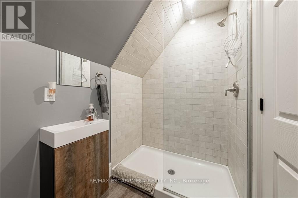 4 MIDDLEPORT ROAD - 36