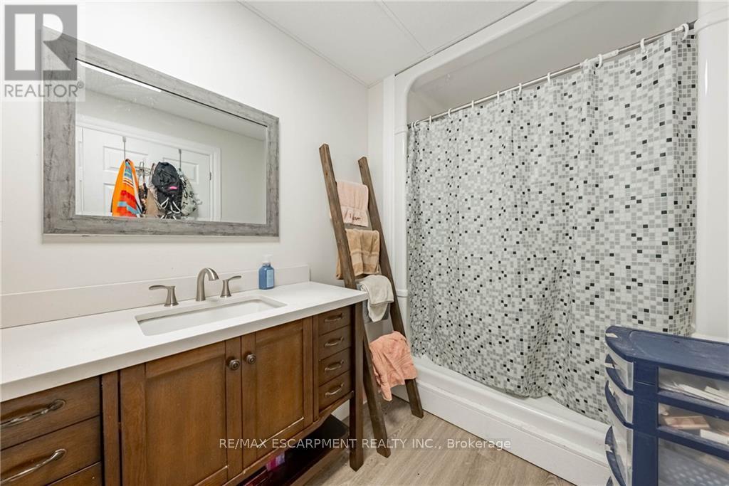 4 MIDDLEPORT ROAD - 29