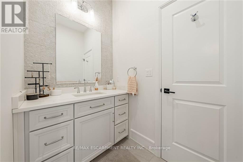 4 MIDDLEPORT ROAD - 17