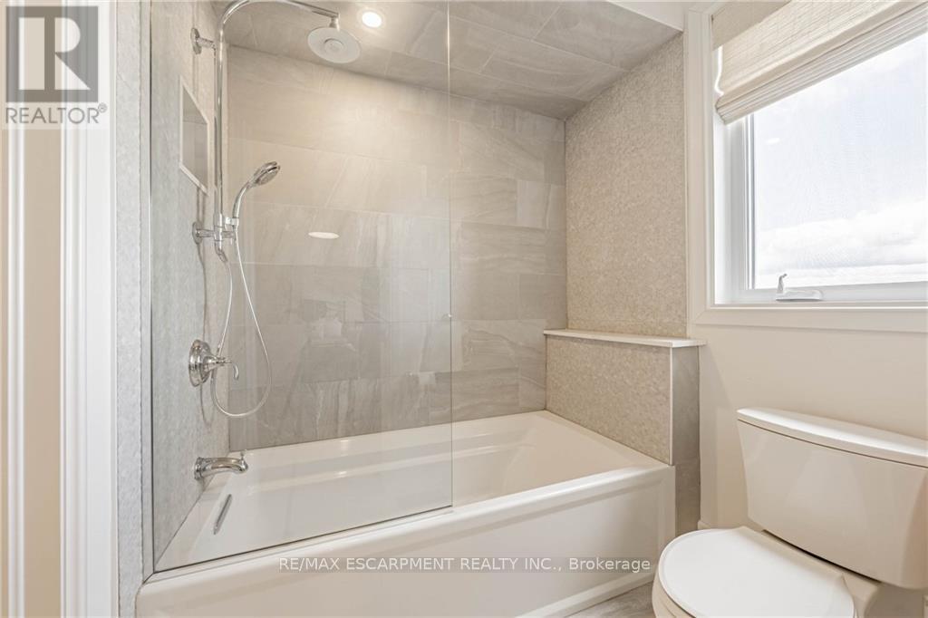 4 MIDDLEPORT ROAD - 18