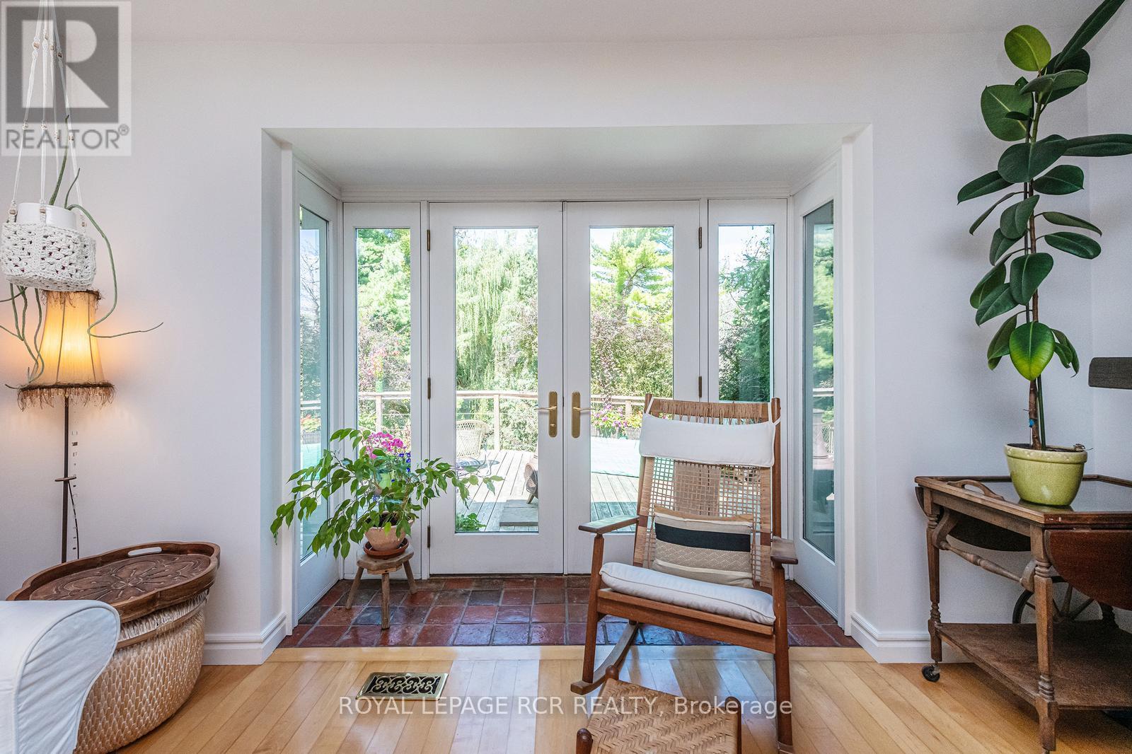 114 KENNEDY ROAD - 11