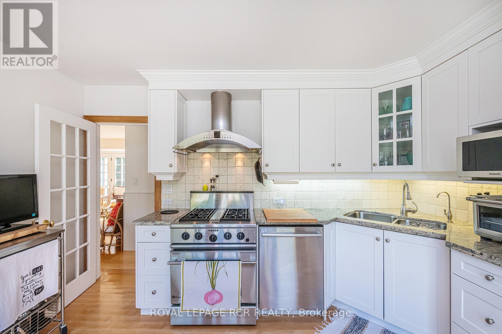 114 KENNEDY ROAD - 14