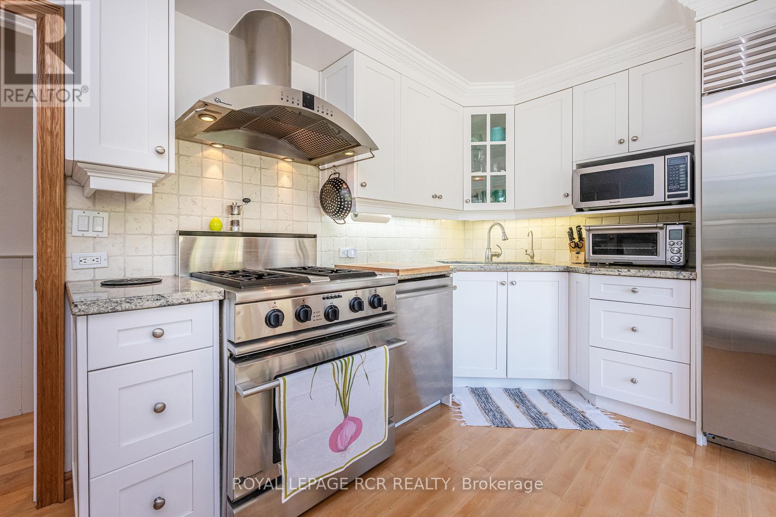 114 KENNEDY ROAD - 15