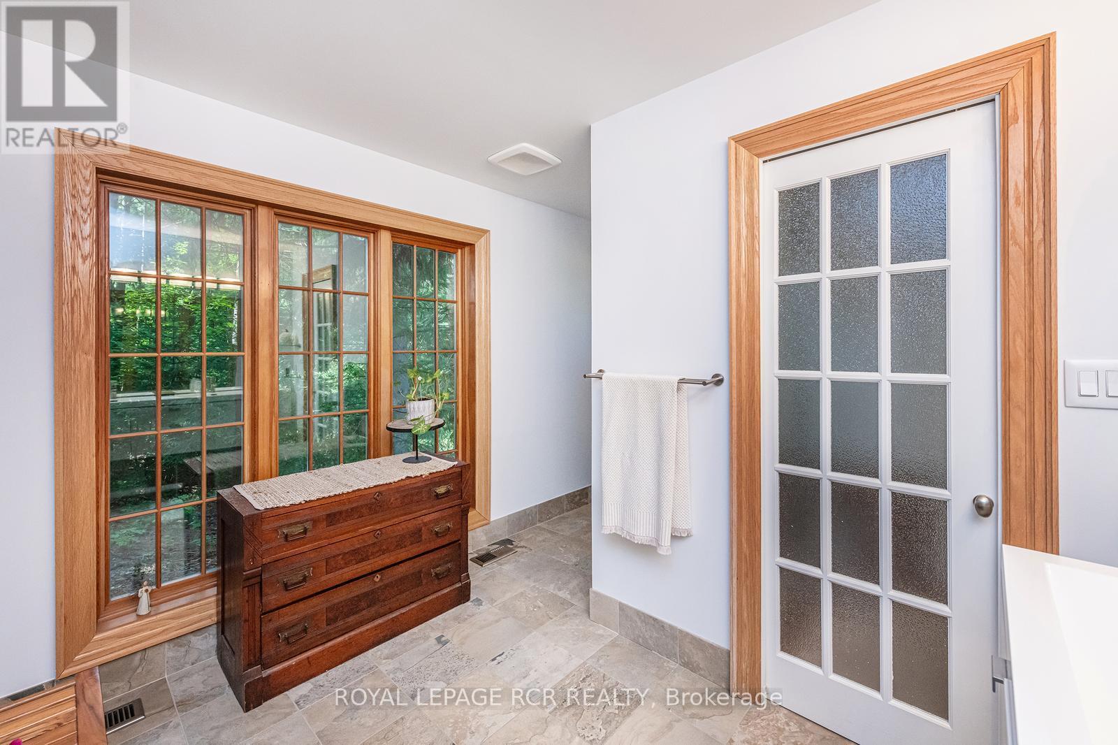 114 KENNEDY ROAD - 18