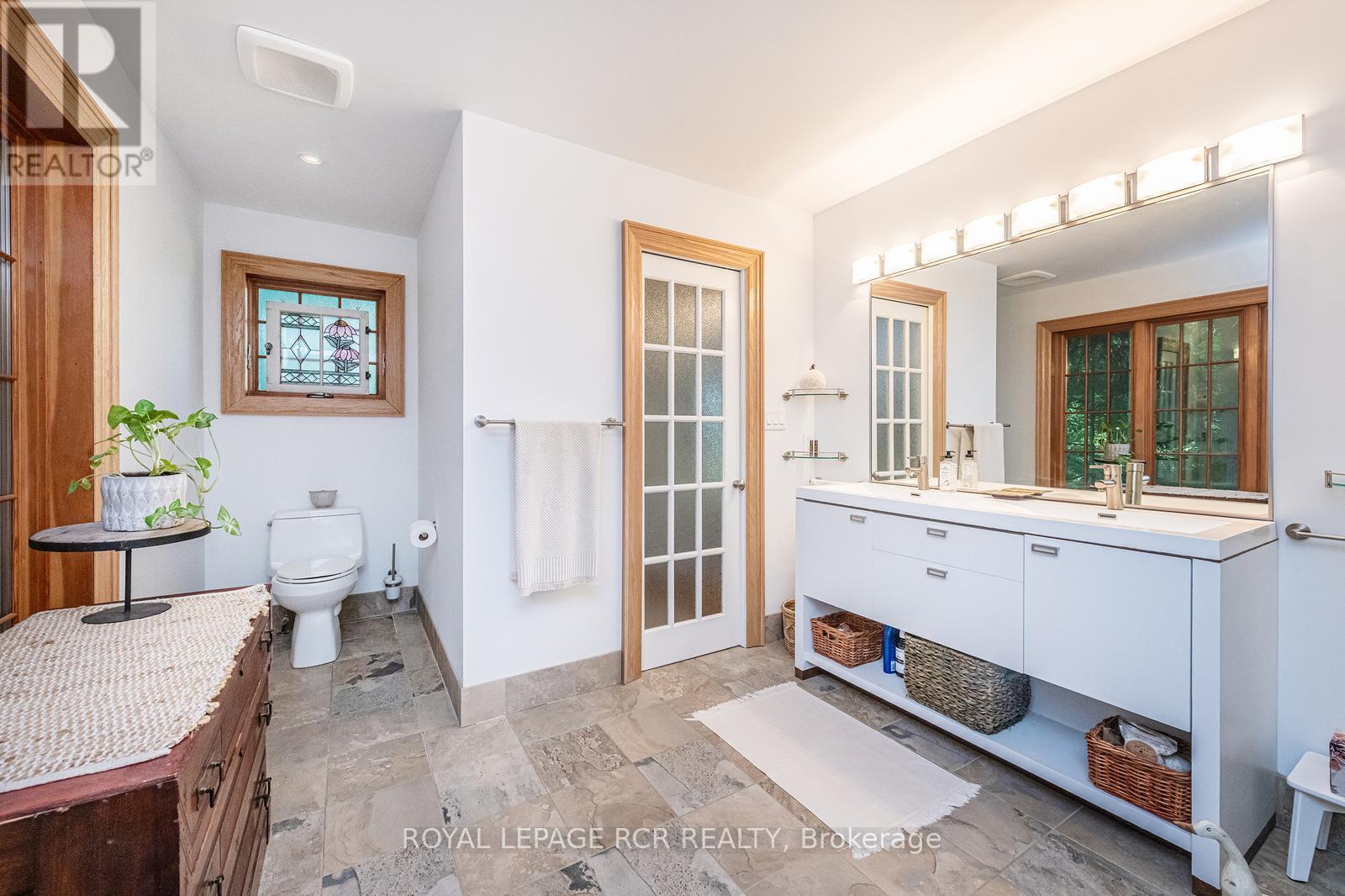 114 KENNEDY ROAD - 19