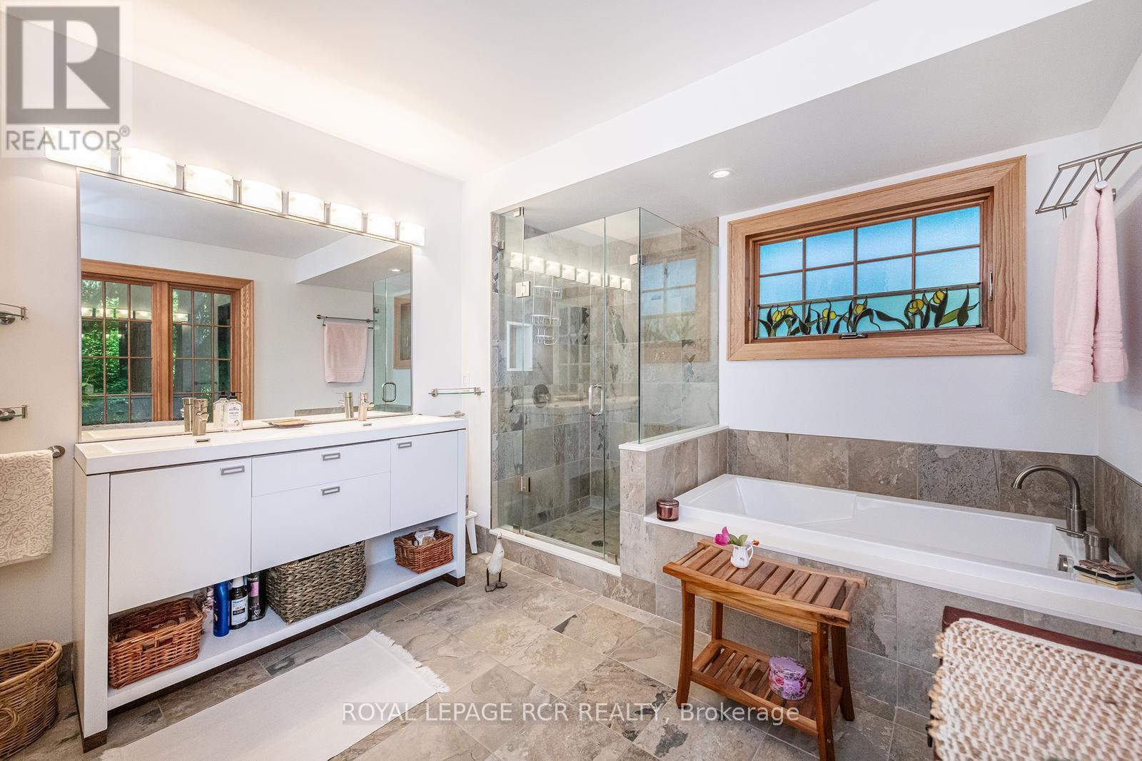 114 KENNEDY ROAD - 20