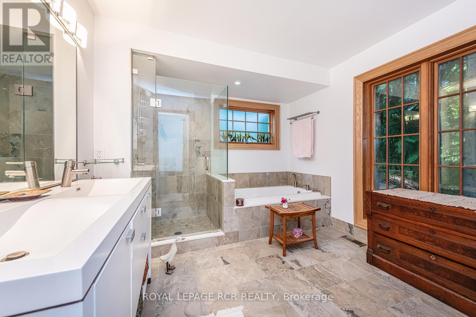 114 KENNEDY ROAD - 21