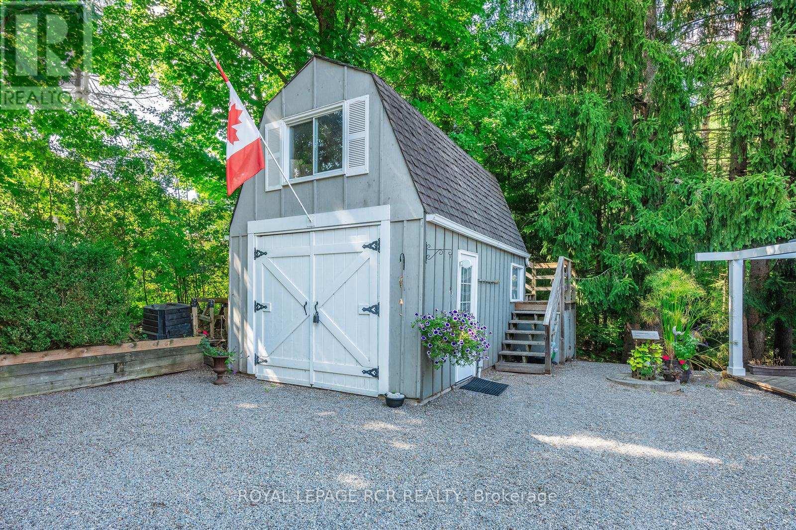 114 KENNEDY ROAD - 25