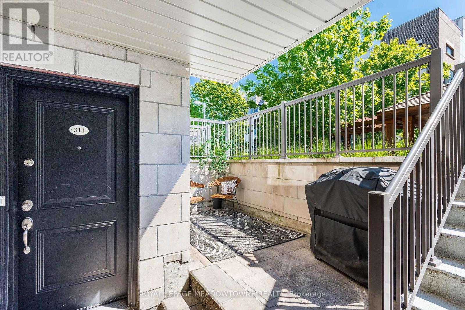 #311 6 DRUMMOND STREET - 10