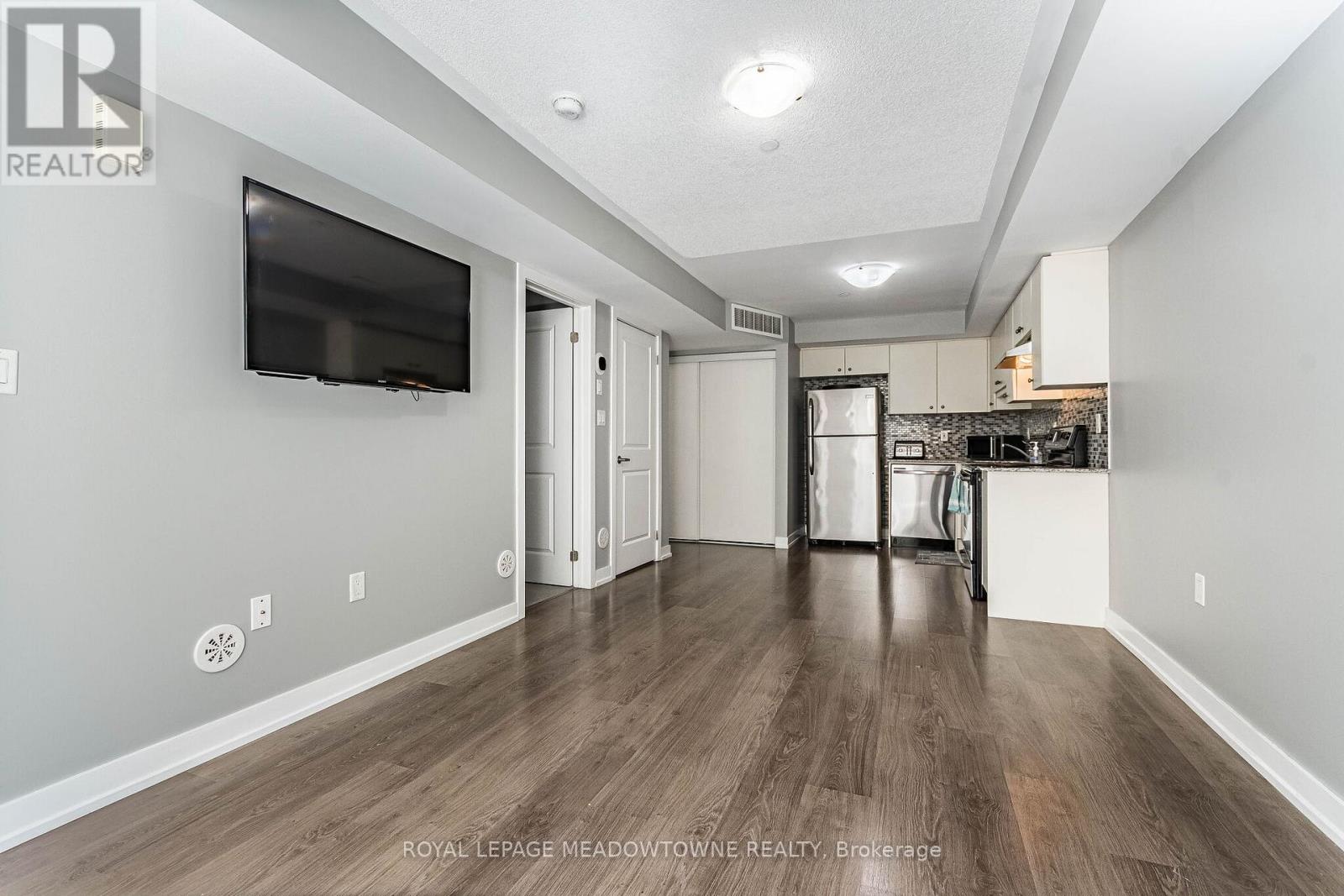 #311 6 DRUMMOND STREET - 13