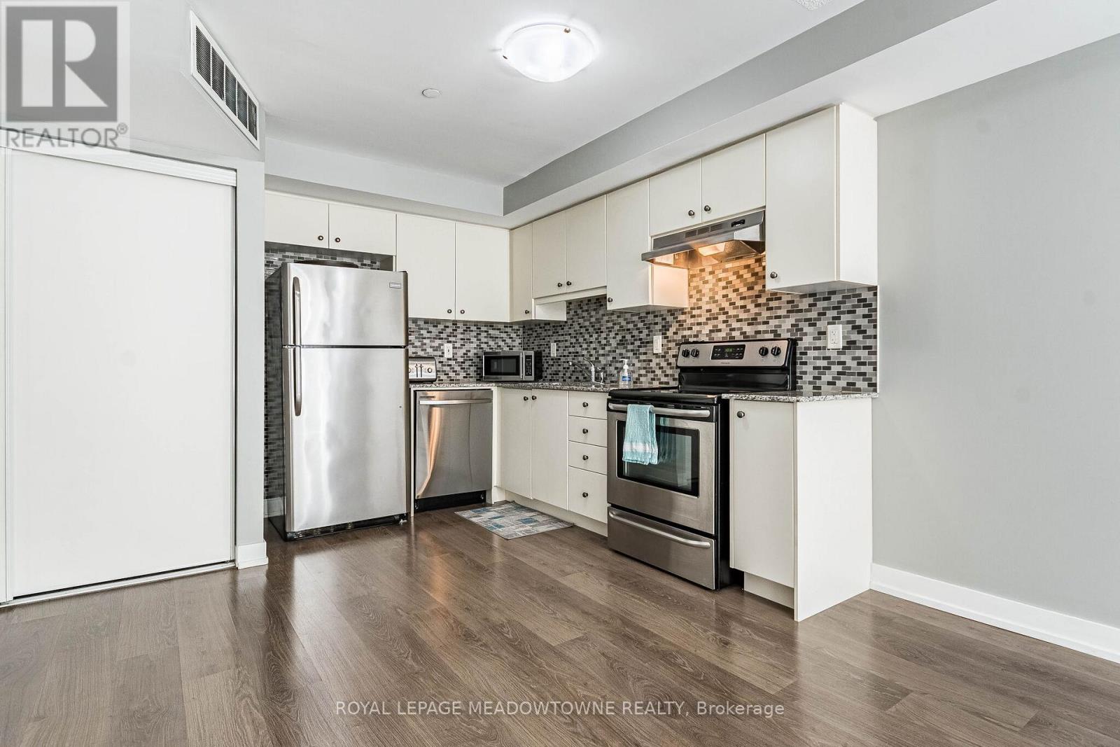 #311 6 DRUMMOND STREET - 14