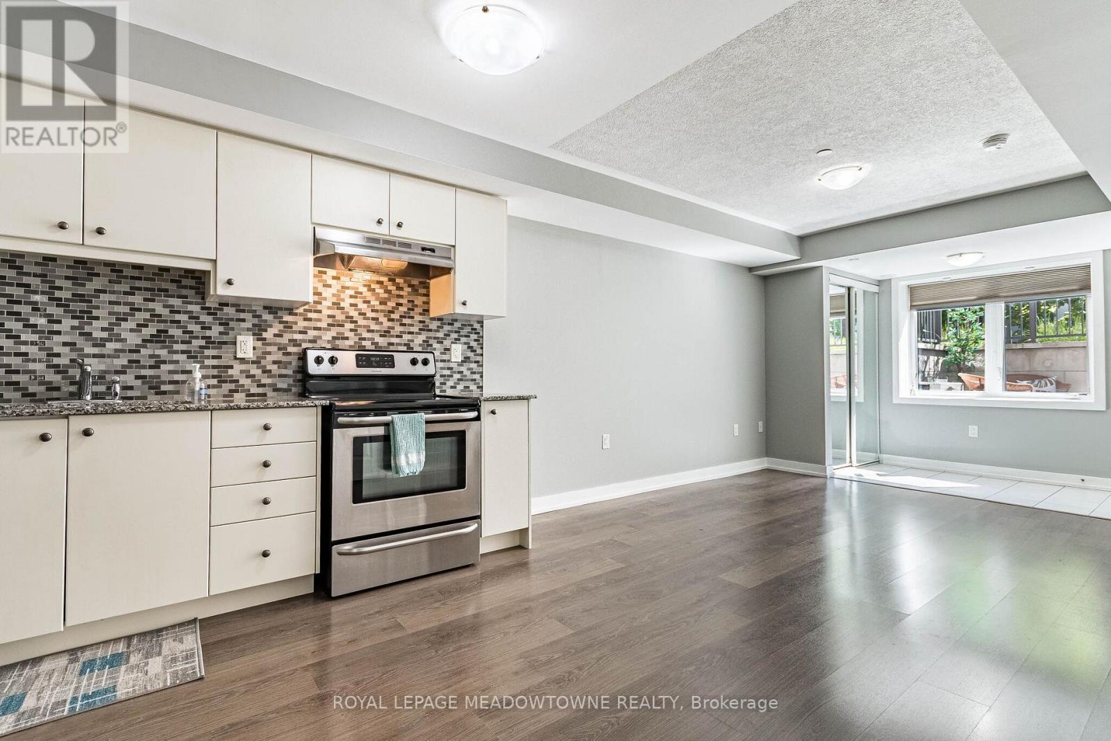 #311 6 DRUMMOND STREET - 19