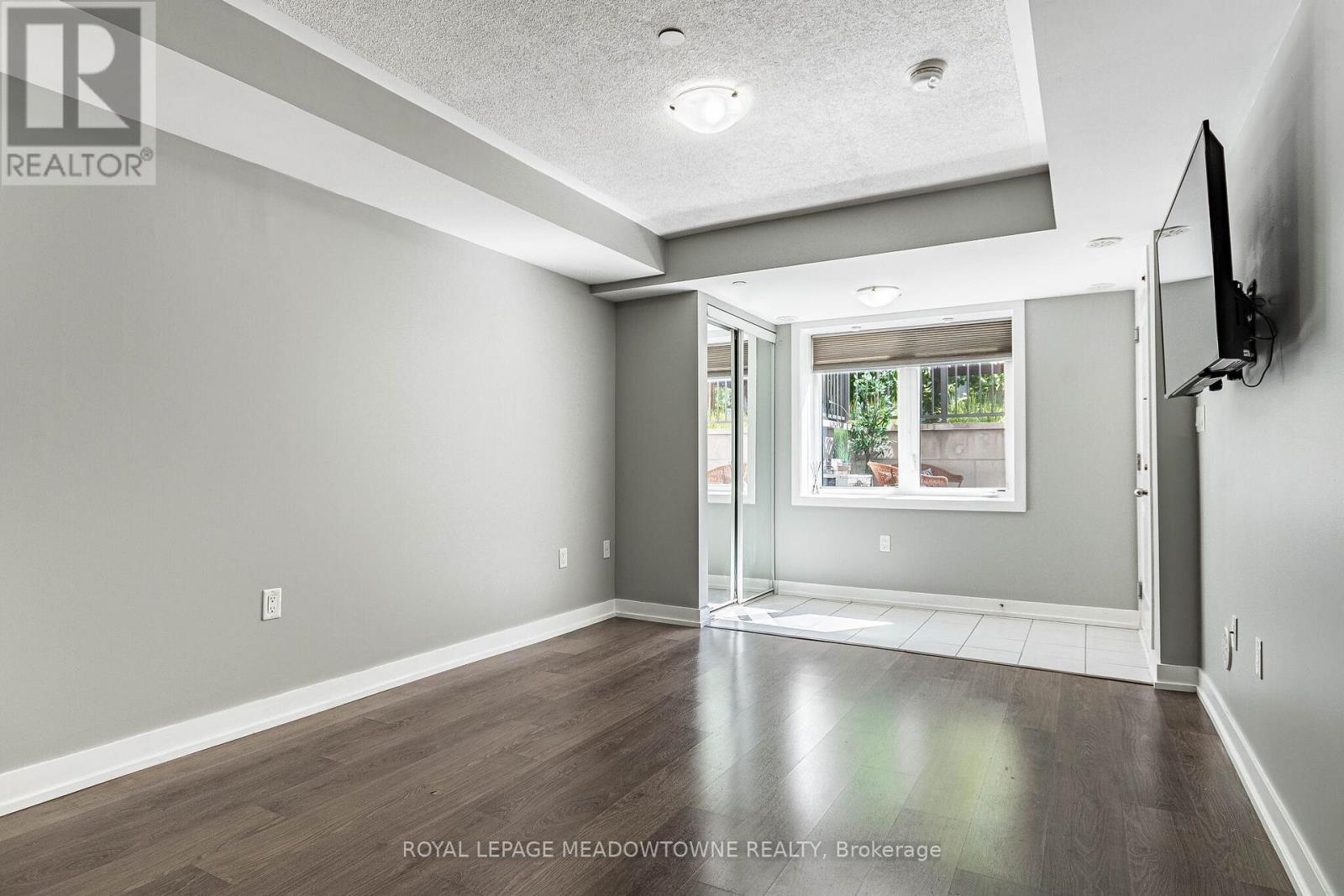 #311 6 DRUMMOND STREET - 24
