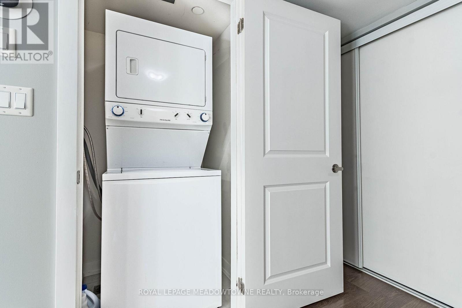 #311 6 DRUMMOND STREET - 32