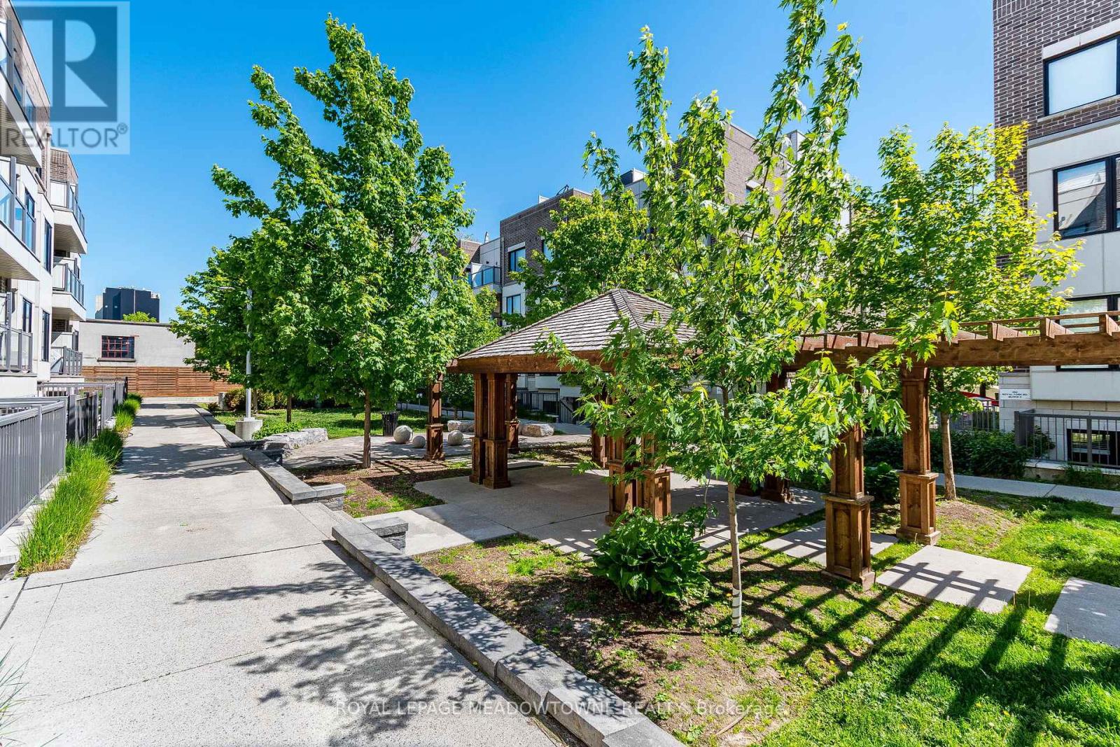 #311 6 DRUMMOND STREET - 4