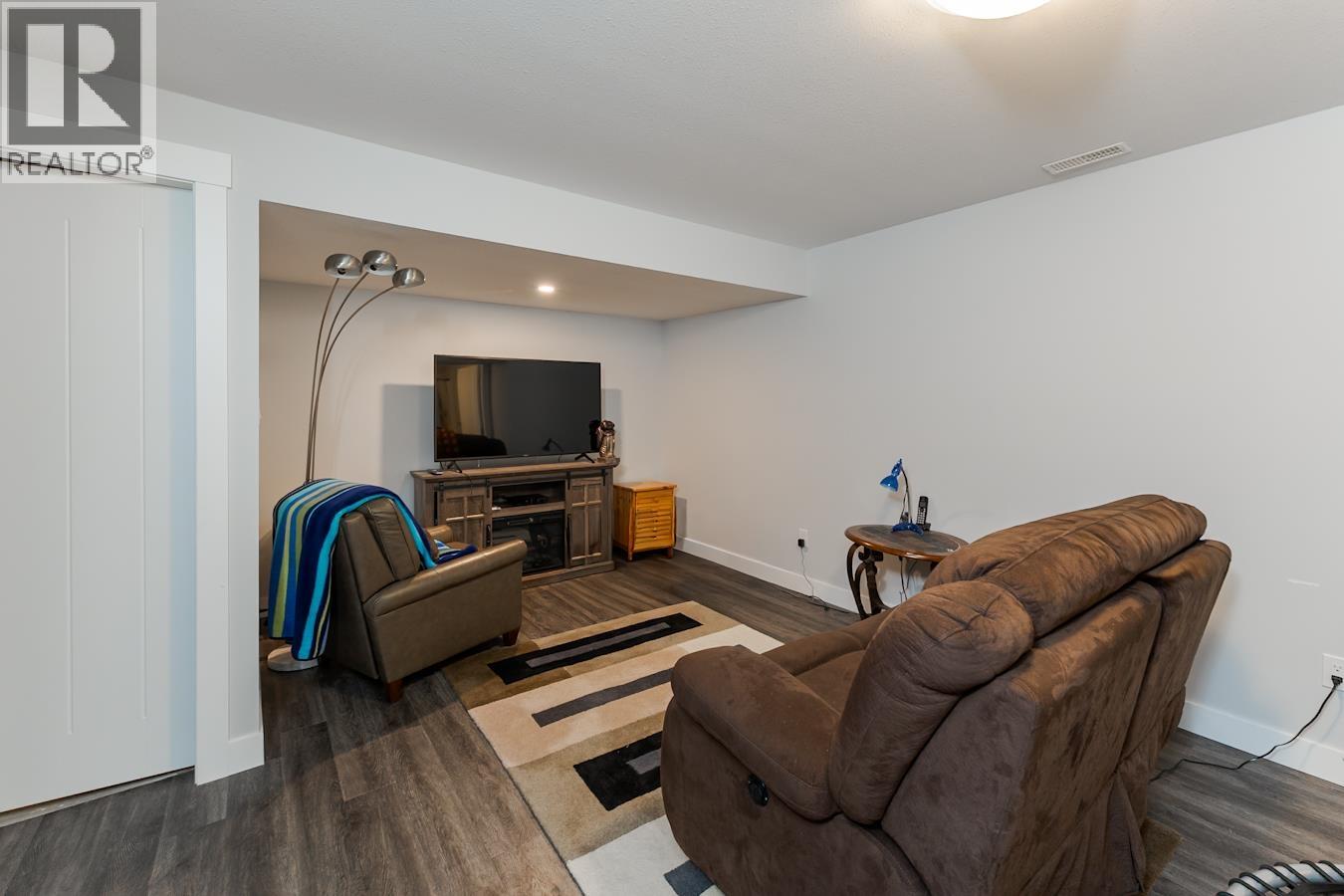 #704 6798 WESTGATE AVENUE - 21